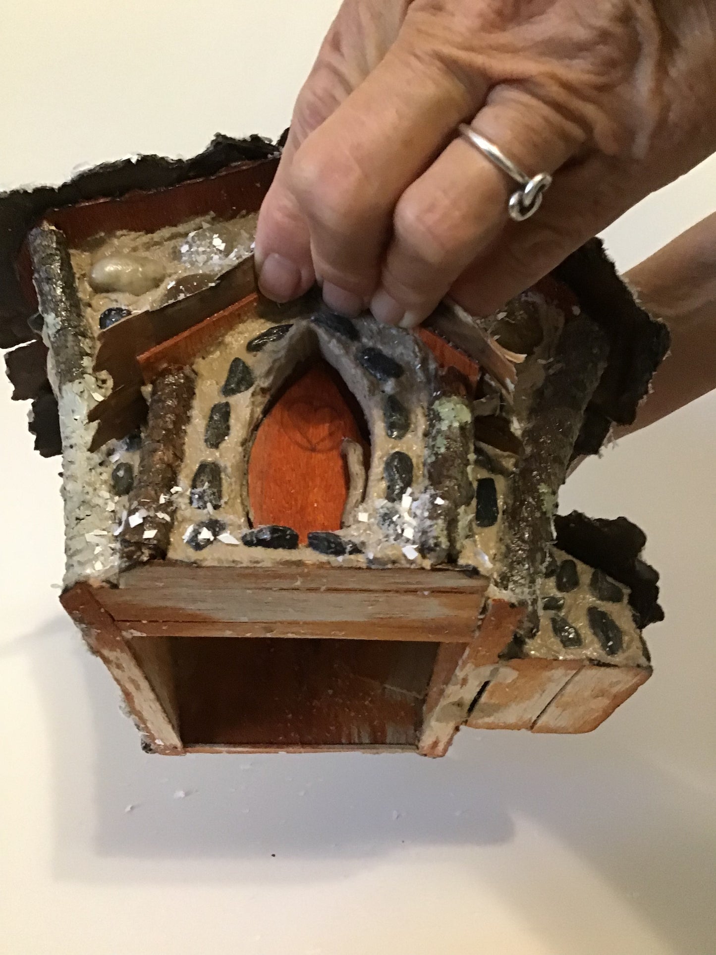 The Frost Pedal Cottage Fairy House, Hand-Made, Stone, Pine Bark, Artificial Snow, Charming Home and Garden Decor, #CM25-023